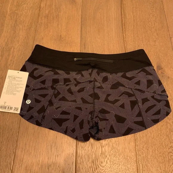 Lululemon speed up shorts size 6 - Picture 2 of 3
